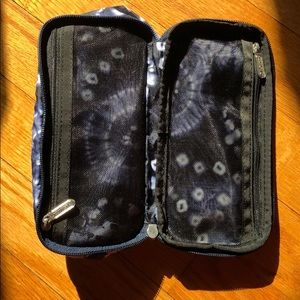 Le sportsac small cosmetic pouch